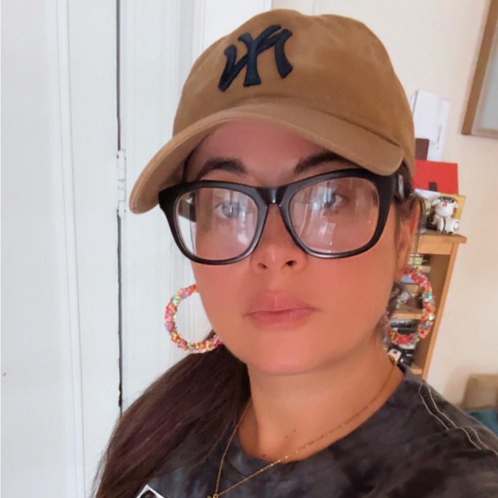 Meet your Posher, Leonella